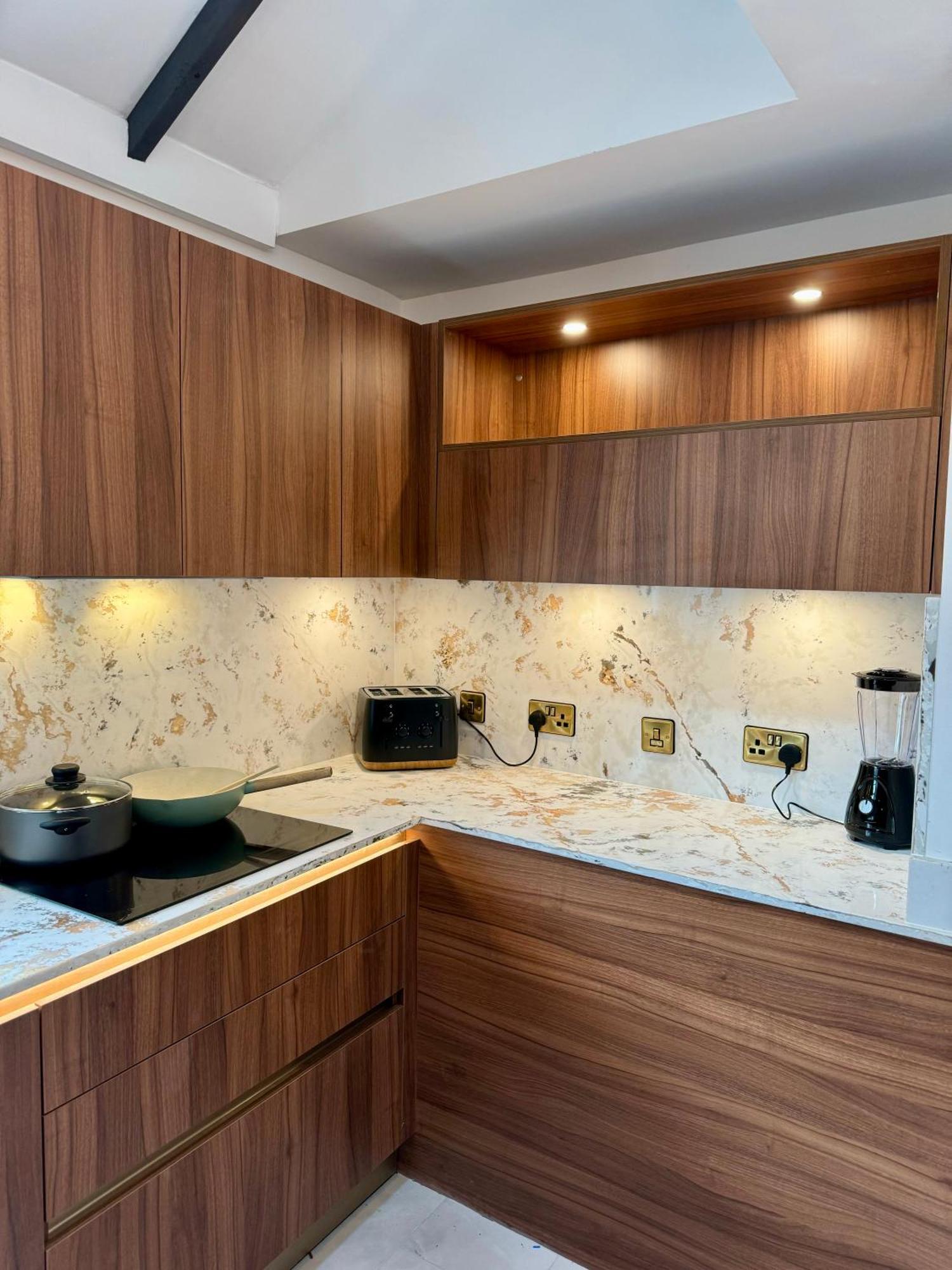 The Coach House On Lane Apartment