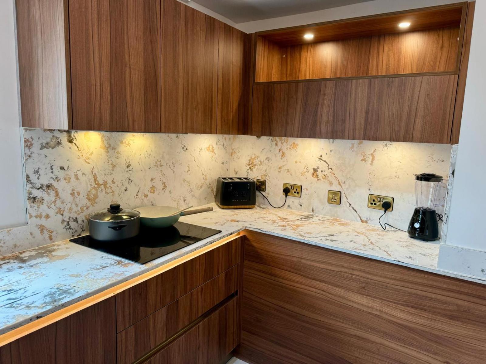 The Coach House On Lane Apartment *